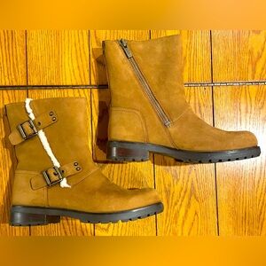 UGG Women’s Like New Niels Chestnut Boots, size 10/41, sheep skin lined